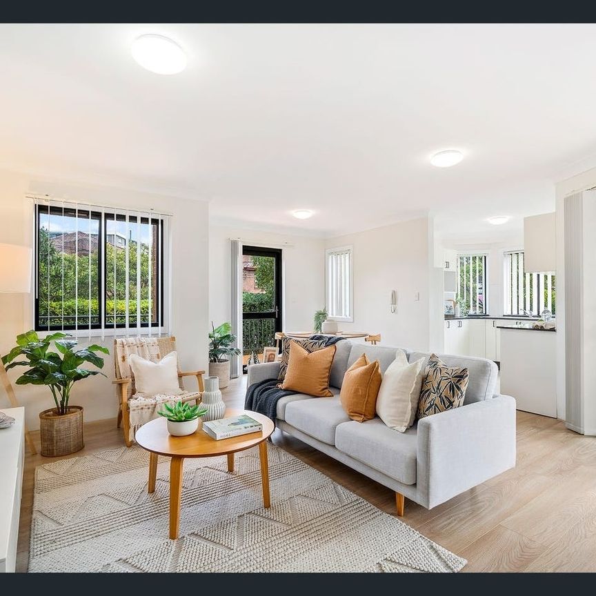 Spacious Two - Bedroom Apartment - Photo 1