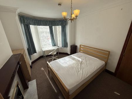 4 bedroom flat to rent - Photo 5