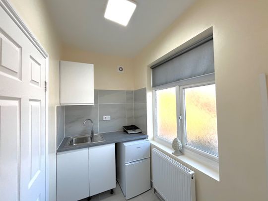 Studio Flat, Lo, W3 - Photo 1