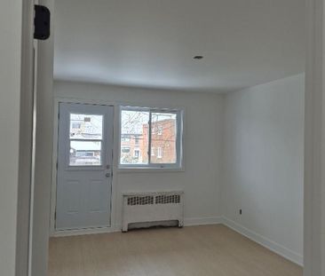 All new renovated 4 1/2 apartment for nm rent - Photo 3