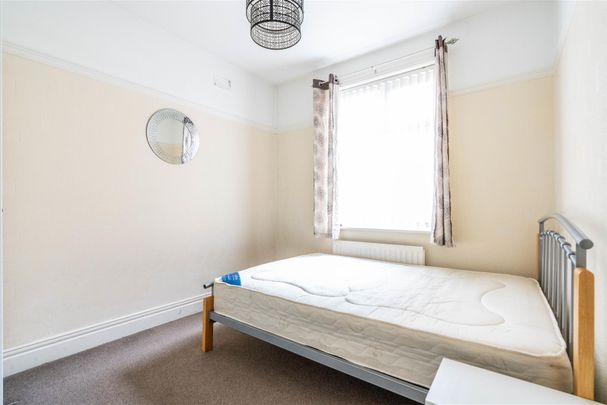 2 bed flat to rent in Danby Gardens, Heaton, NE6 - Photo 1