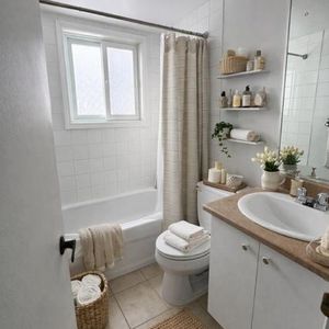 SUPERBE 4 1/2 en coin rénové avec goût! Piscines, gym, internet compris! - Photo 2