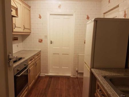 Lindsay Avenue, Wycombe, HP12 - Photo 4