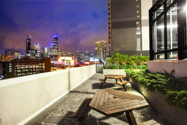 Exceptional City Apartment with Exclusive Access - Photo 1