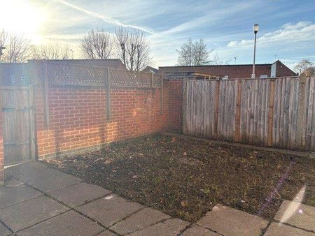 2 bedroom terraced house to rent - Photo 4