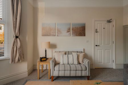 5 Bedroom Home – Medium Let - Photo 5