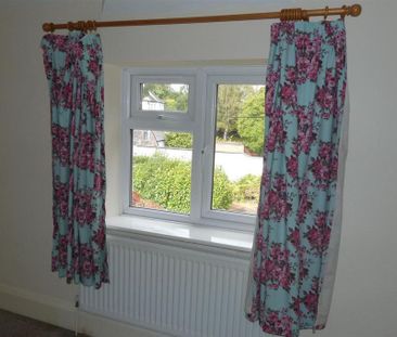 2 bedroom semi-detached house to rent - Photo 6