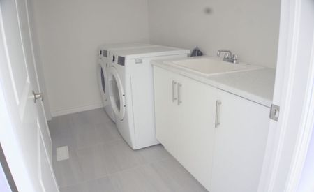 For Lease - 26 Louise Crescent, Whitby, Ontario - Photo 5