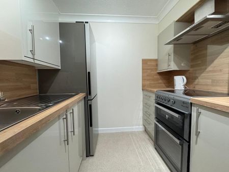 1 bedroom retirement property to rent - Photo 2