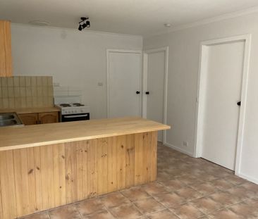 COMPACT AND LOW MAINTENANCE 2 BEDROOM UNIT WITH SINGLE LOCK UP GARAGE - Photo 2