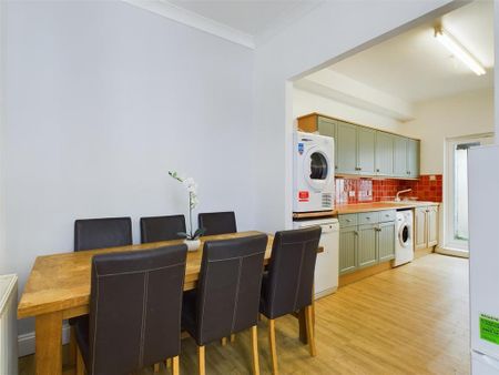 5 bedroom terraced house to rent - Photo 2