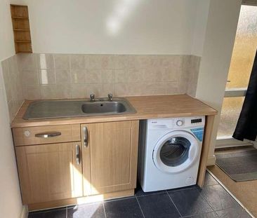 Bournemouth, Dorset, BH5 - Photo 2