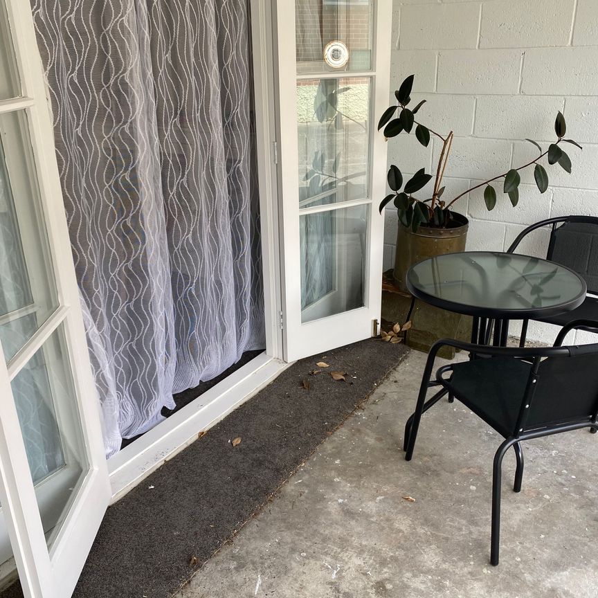 brick and tile 2 bedroom unit - Photo 1