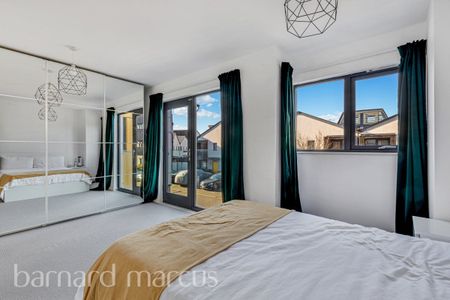 Cairns Avenue, London - Photo 4