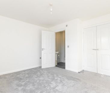 3 bedroom Semi-detached house to rent - Photo 4