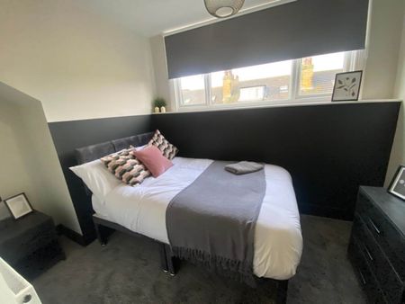 Warrels Place (Room 4), Bramley, Leeds - Photo 5