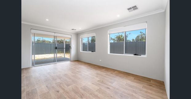 Fresh, Modern & Spacious – Your New Madora Bay Lifestyle Awaits - Photo 1