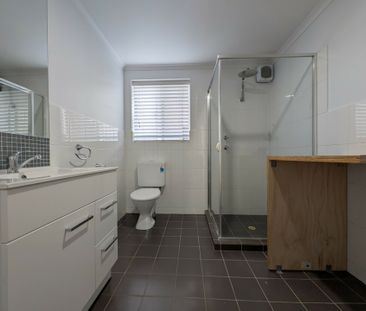 Charming, Renovated and Homely. - Photo 6
