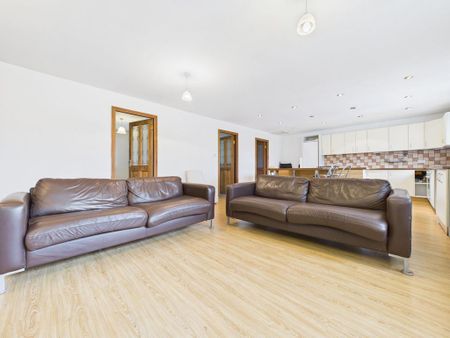 2 bedroom apartment to rent - Photo 2