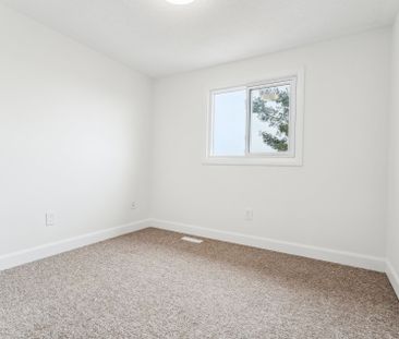 For Lease - 55 Browning Trail, Barrie, Ontario - Photo 6