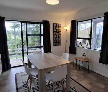 LOVELY HOME WITH GOLF COURSE VIEWS - Photo 6