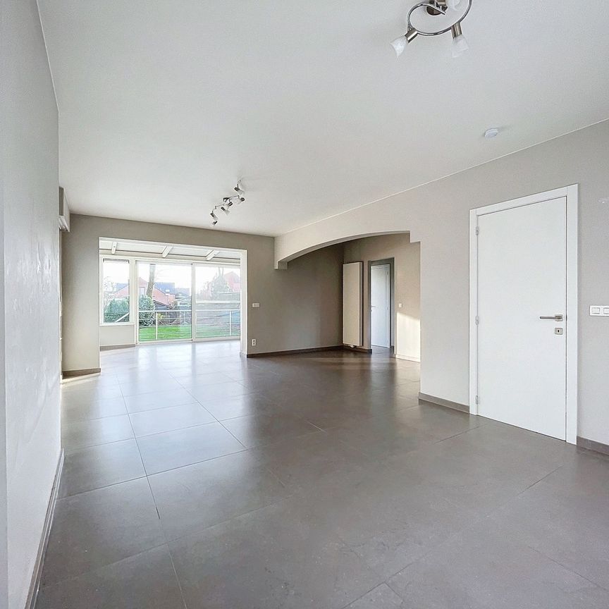 Zeer ruime villa met 4 slpkrs gelegen op TOP locatie - Photo 1