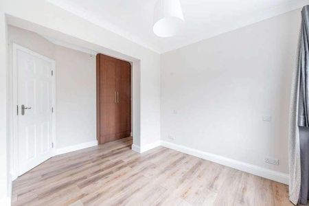 Edgwarebury Lane, Edgware, HA8 - Photo 2