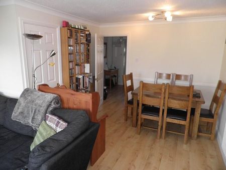 2 bedroom end of terrace house to rent - Photo 2