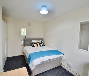 Room in a Shared Flat, Summit Court, NW2 - Photo 2