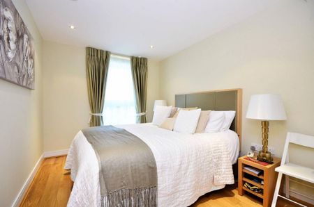 3 bedroom flat to rent - Photo 2