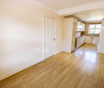 4 bedroom detached house to rent - Photo 3