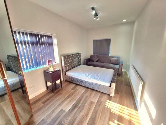 1 bedroom in a house share to rent - Photo 1