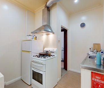 2/21 Essex Street, Aro Valley - Photo 4