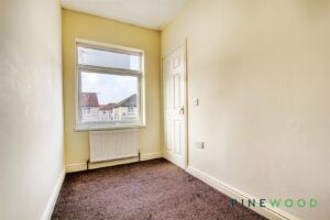 3 BEDROOM House - Terraced - Photo 4