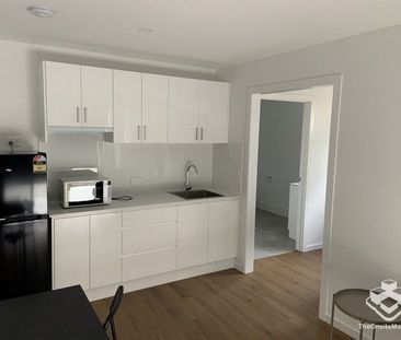 Modern Spacious One Bedroom Unit â Fully Furnished, All Bills Inc... - Photo 1