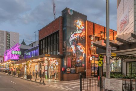 Modern & Conveniently Located Apartment! - Photo 2