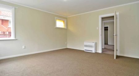 Fantastic Three Bedroom Home - Photo 3