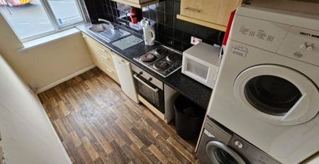 Flat 1, Irwin Approach, Halton, Leeds, LS15 0DW - Photo 2