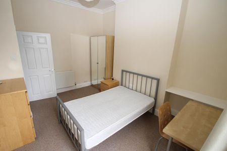 3 bedroom flat to rent - Photo 5