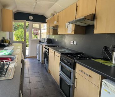 1 bedroom in a house share to rent - Photo 5