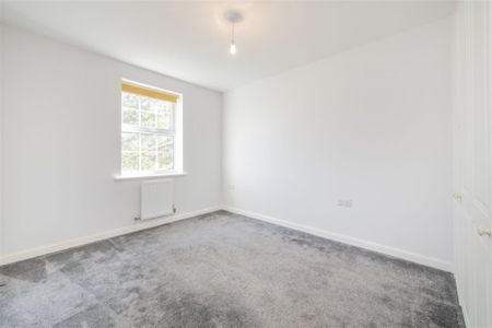 3 bed House - End Terrace To Let - Photo 4