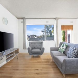 Sunbathed Apartment In Paramount Position - Photo 2