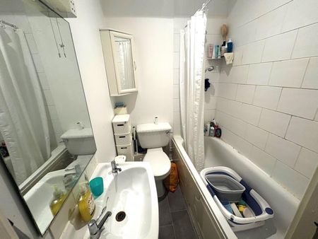 11 London Road, Guildford - 1 bedroomProperty for lettings - Seymours - Photo 3