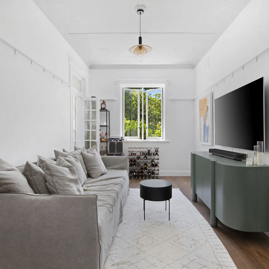 Recreated Art Deco Apartment - The One You have Been Waiting For - Photo 1