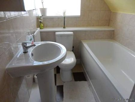 3 bedroom property to rent in London - Photo 5