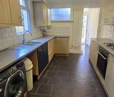 3 bedroom terraced house to rent - Photo 3