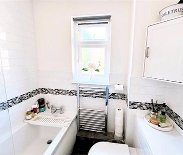 2 bedroom end of terrace house to rent - Photo 2