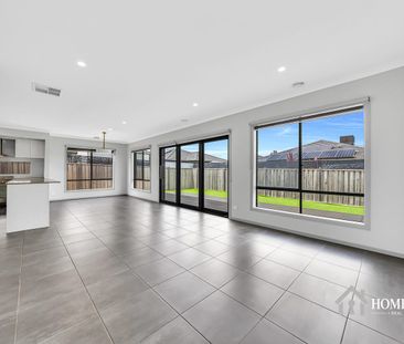 Spacious & Modern 4 Bedroom Home / Huge Electricity Savings $$$$ - Photo 2