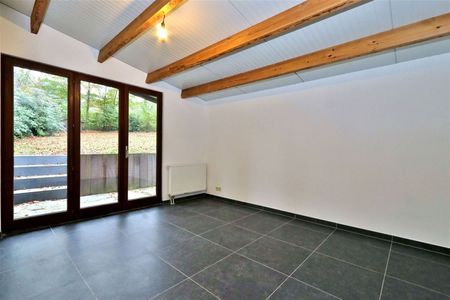 Volledig gerenoveerde bungalow met 2 slpks, garage en tuin - Photo 2