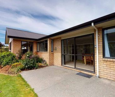 Location, Convenience And Space! - Photo 2